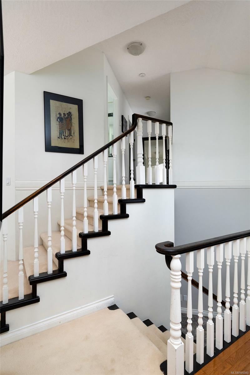 932 Boulderwood Rise # 4