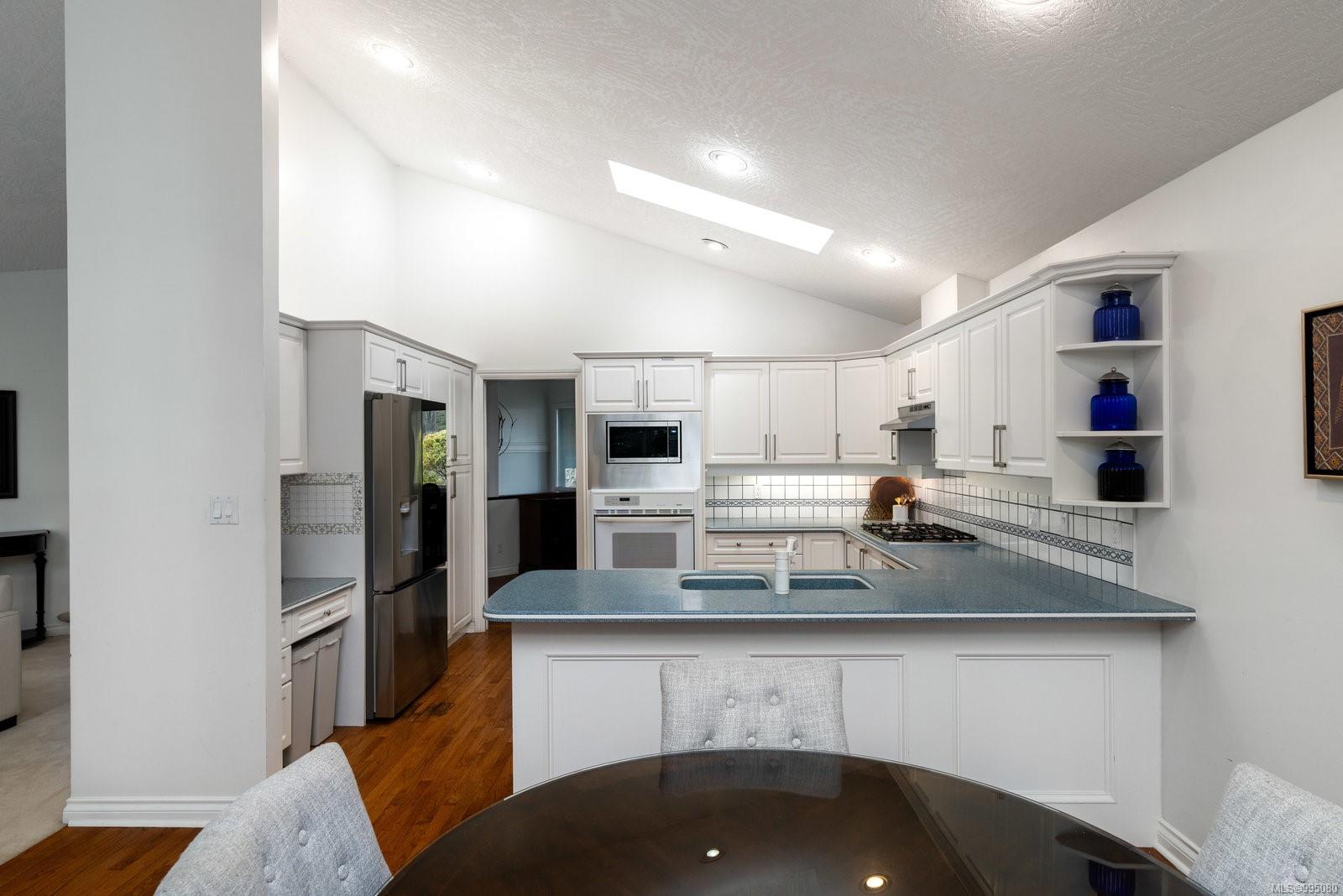 932 Boulderwood Rise # 4