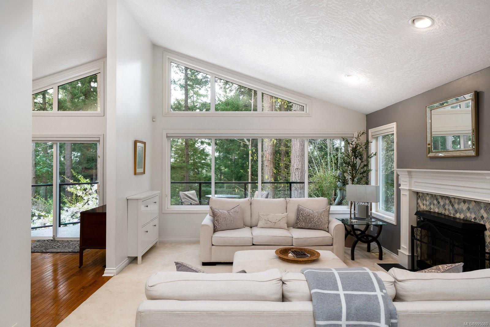 932 Boulderwood Rise # 4