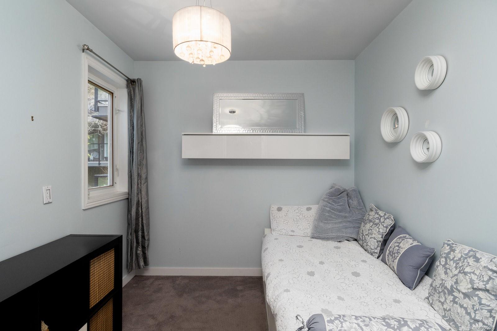 932 Boulderwood Rise # 4