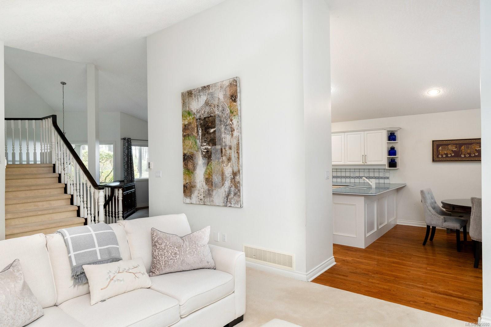 932 Boulderwood Rise # 4