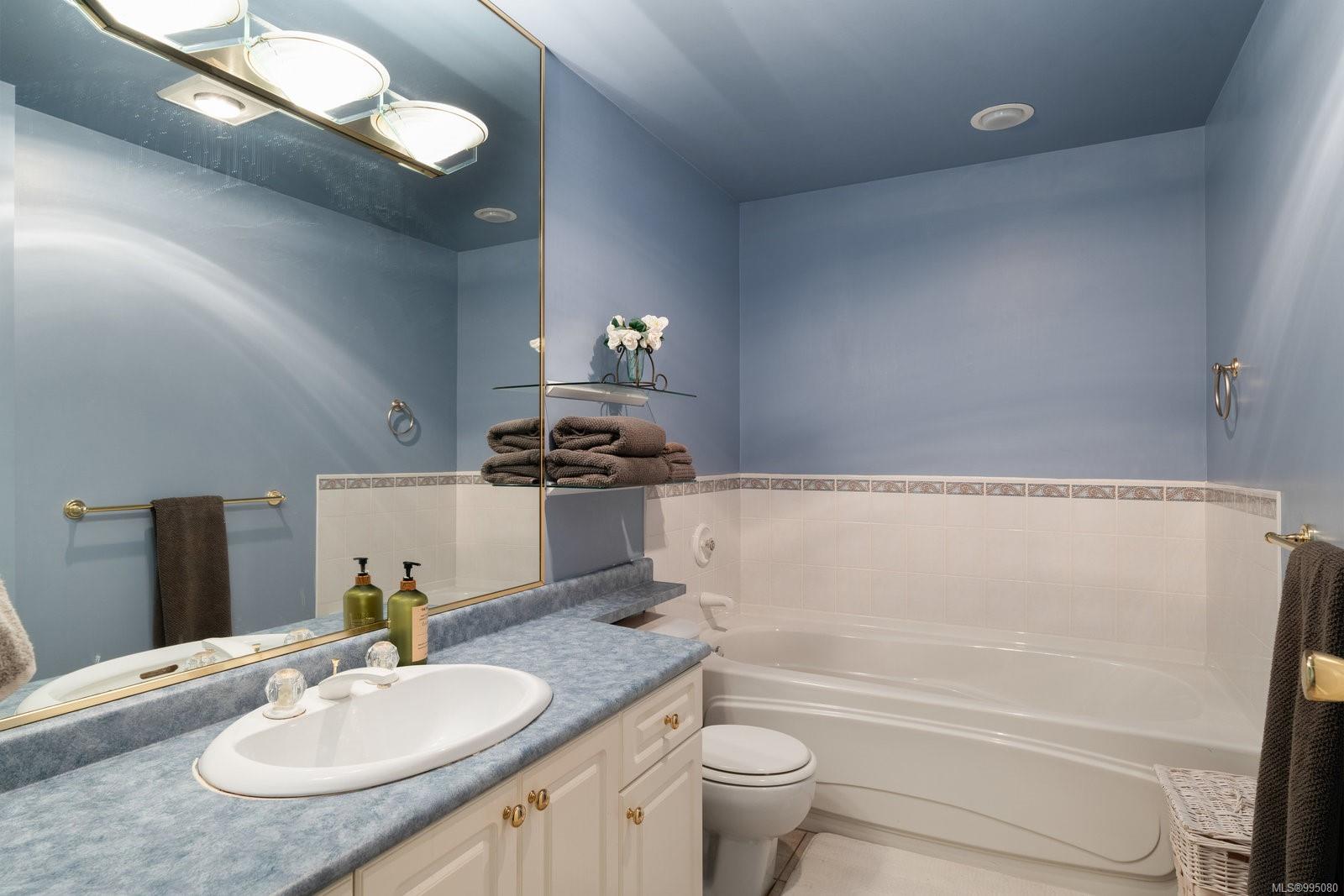 932 Boulderwood Rise # 4