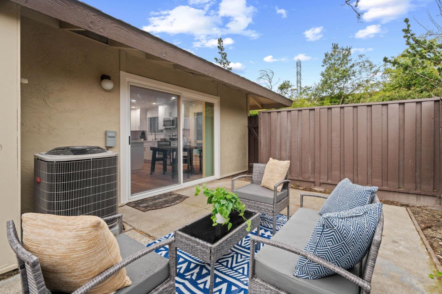 4942 Poplar TER
