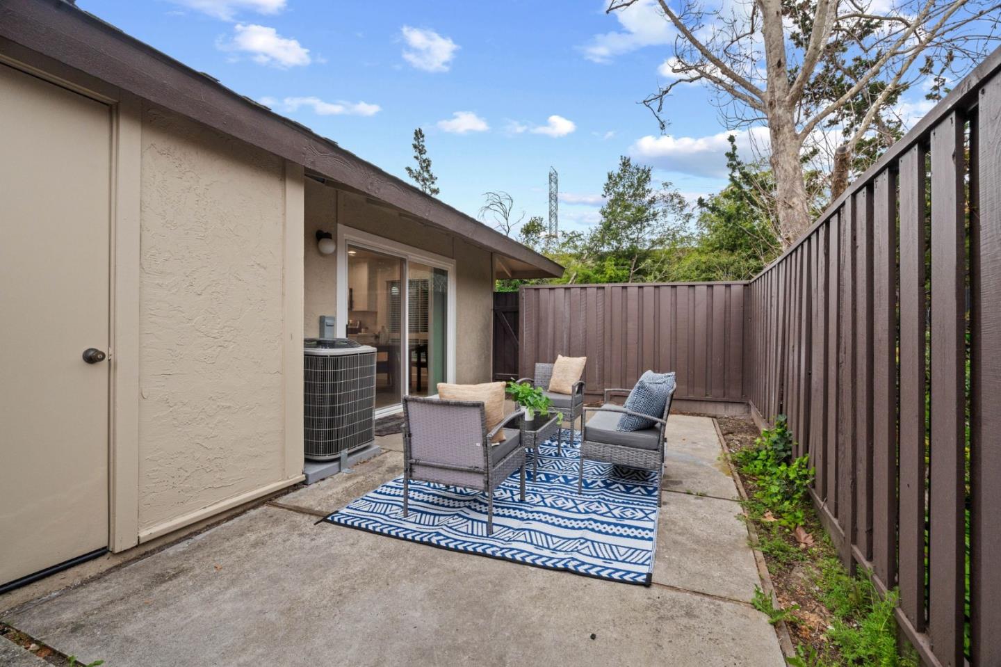 4942 Poplar TER
