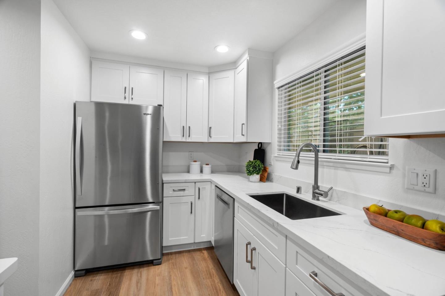 4942 Poplar TER