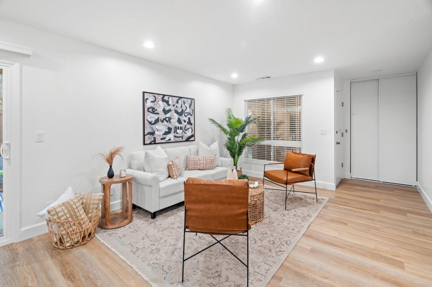 4942 Poplar TER