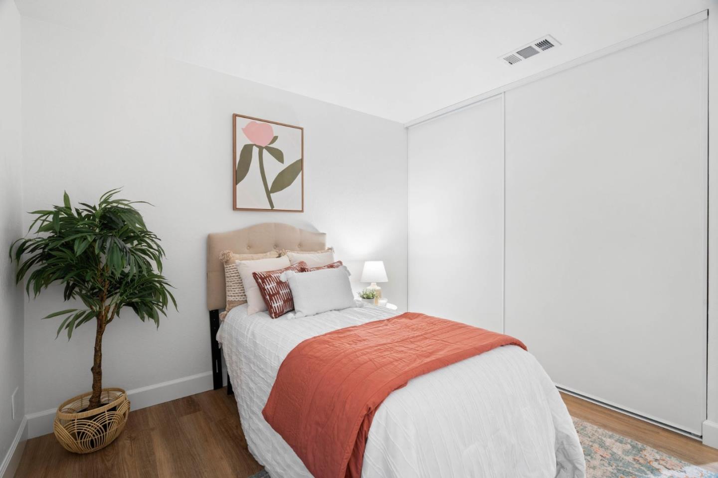 4942 Poplar TER