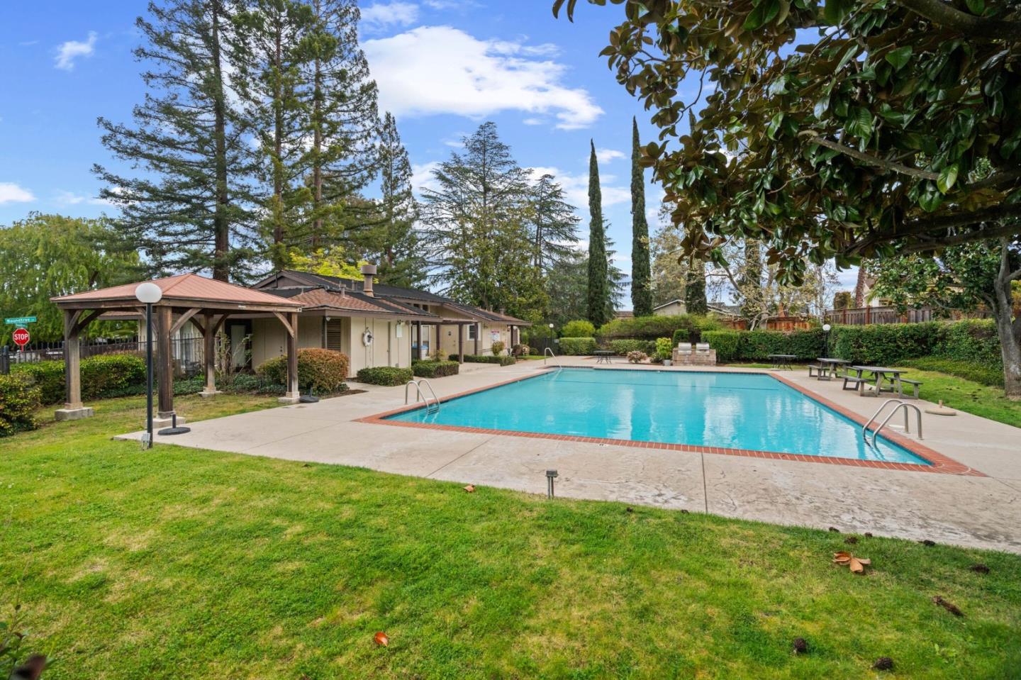 4942 Poplar TER
