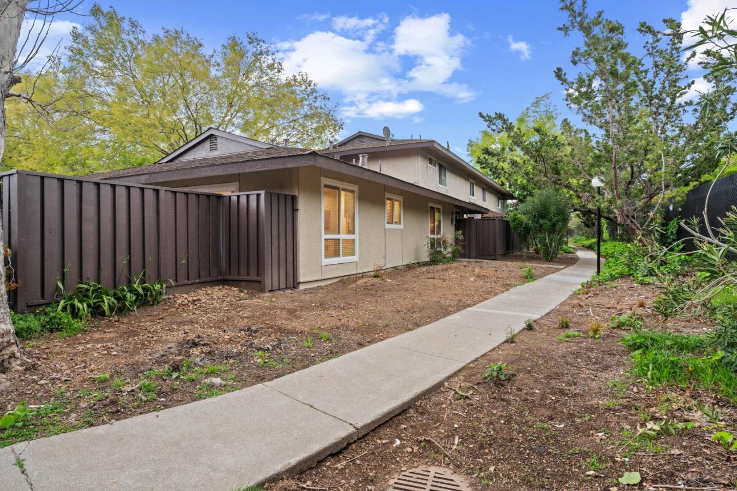 4942 Poplar TER