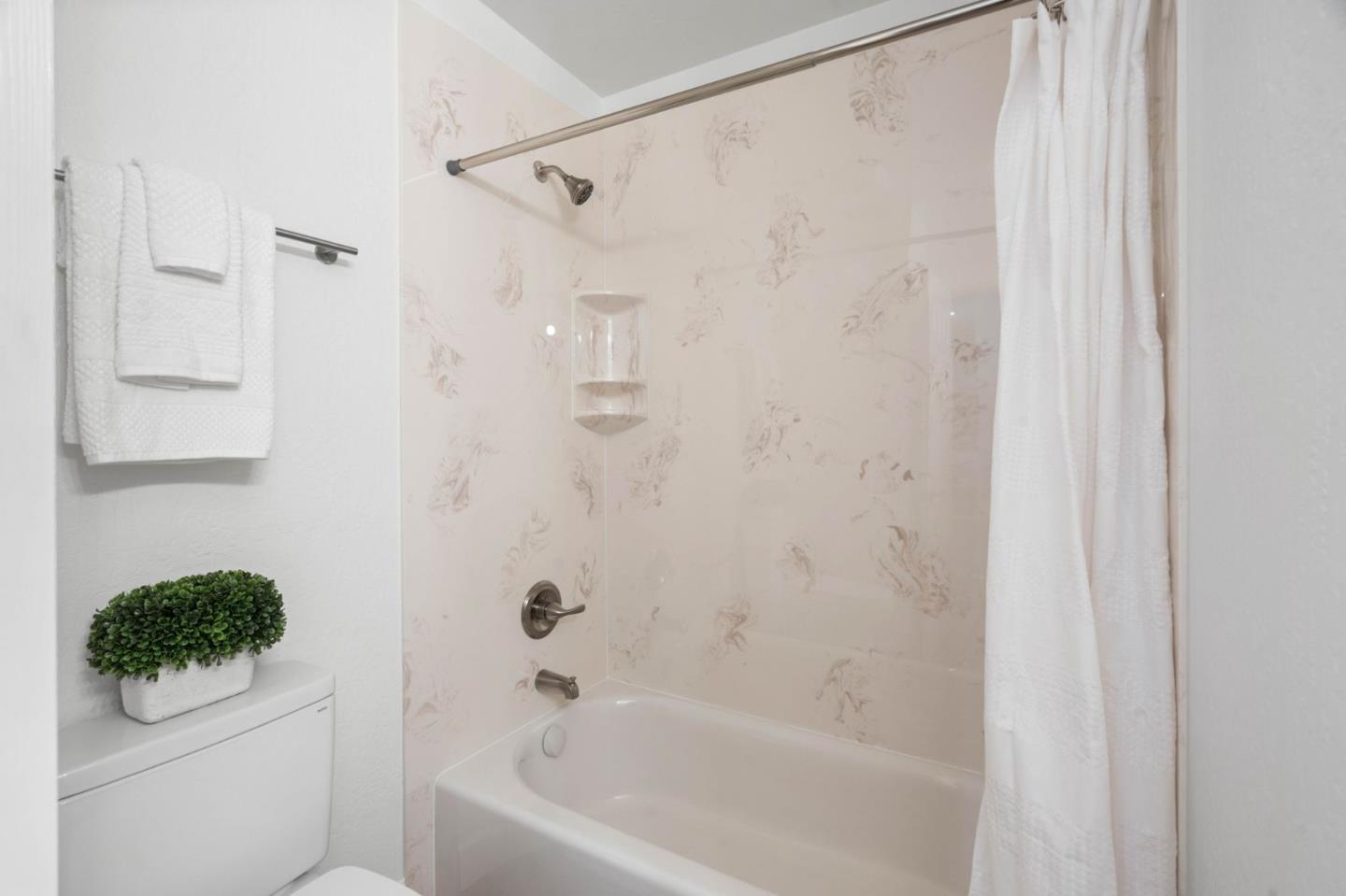 4942 Poplar TER