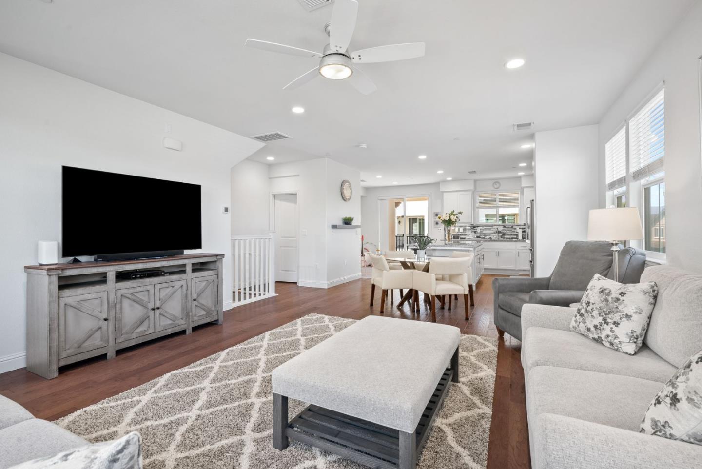 4545 Huntington LN