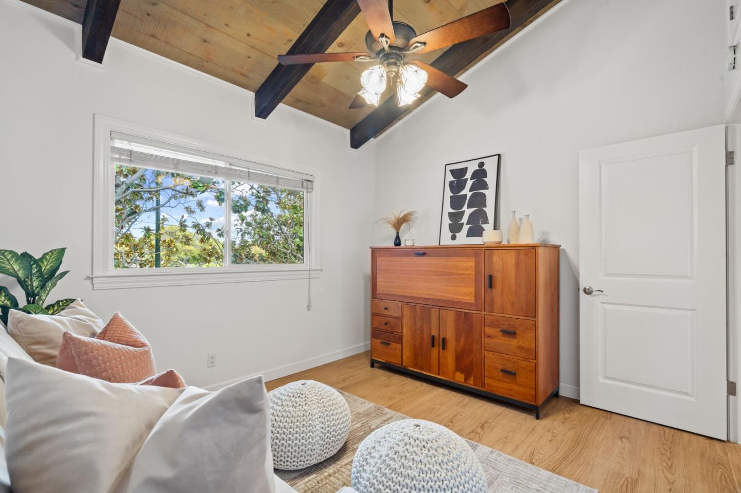 255 South Rengstorff Avenue 176