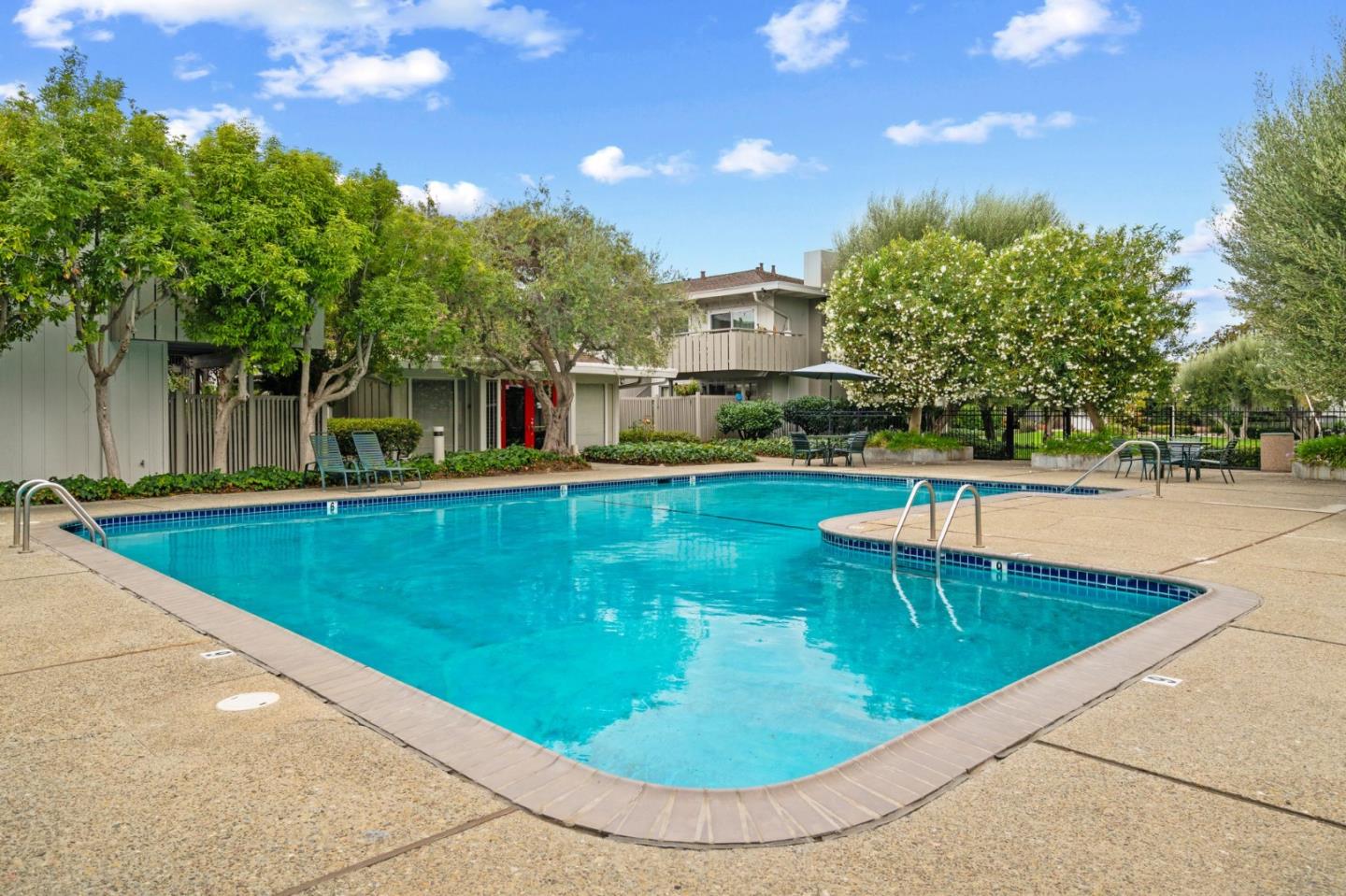 255 South Rengstorff Avenue 176
