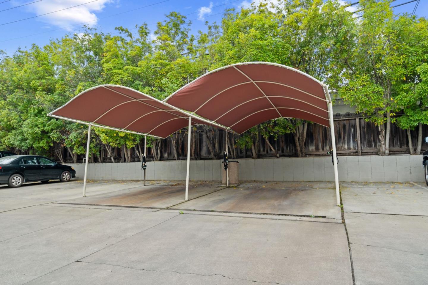 255 South Rengstorff Avenue 176