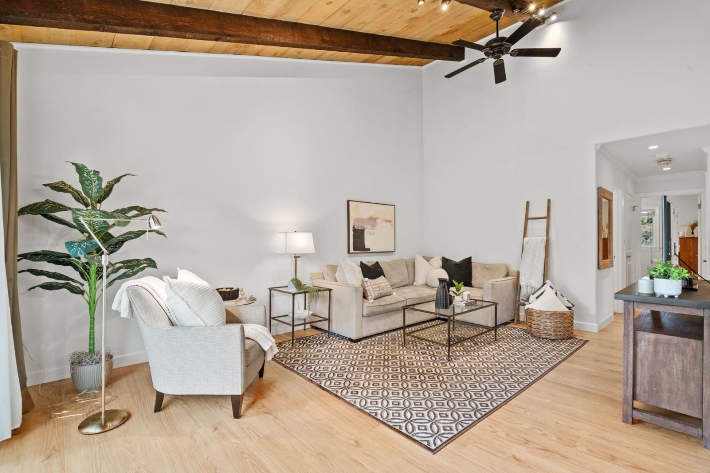 255 South Rengstorff Avenue 176