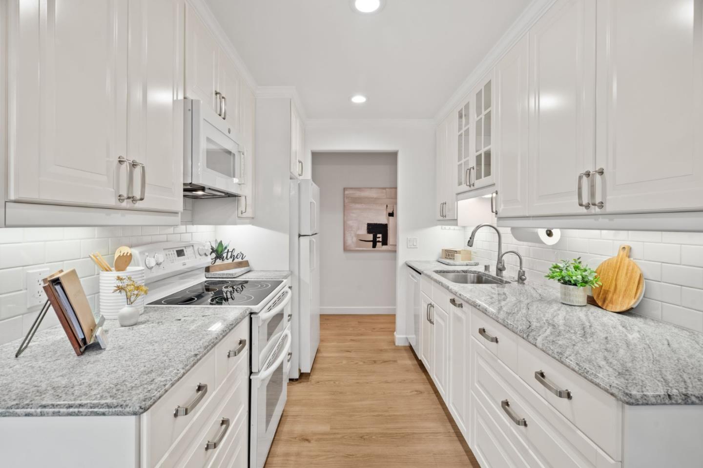 255 South Rengstorff Avenue 176