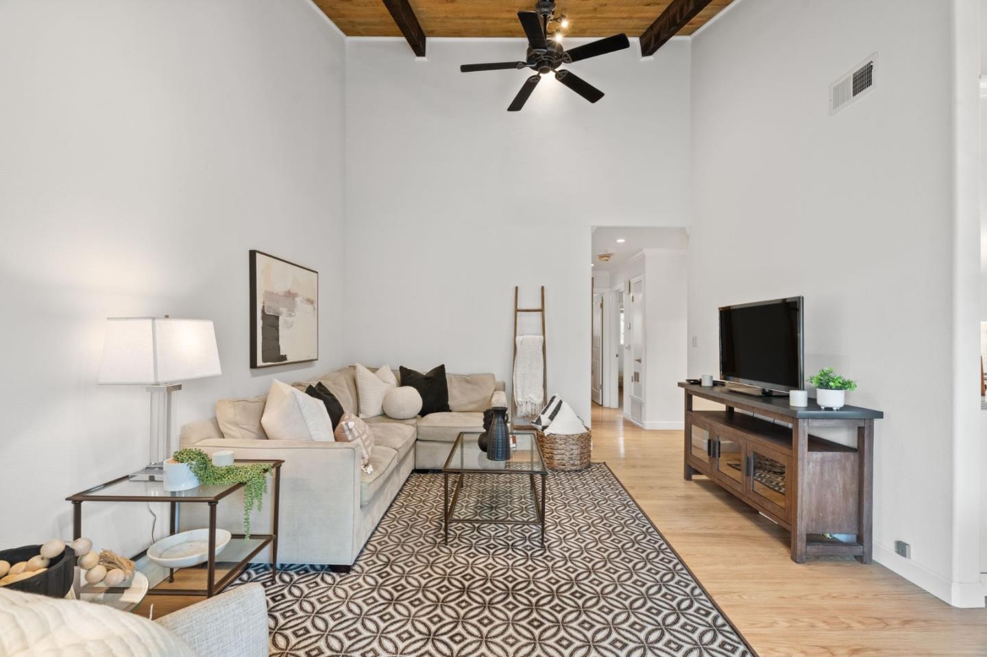 255 South Rengstorff Avenue 176