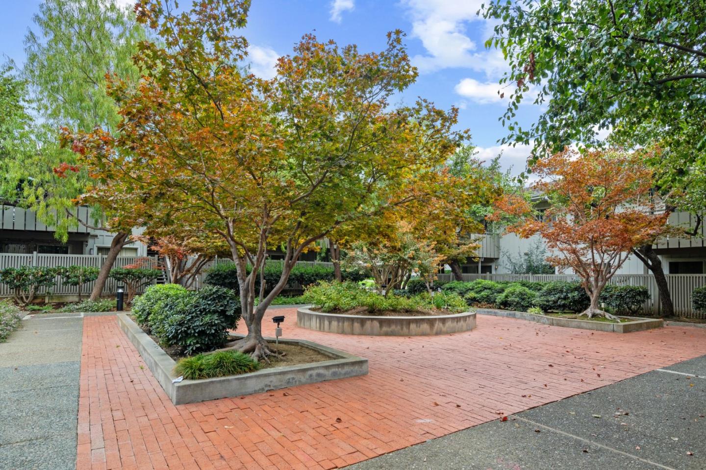 255 South Rengstorff Avenue 176
