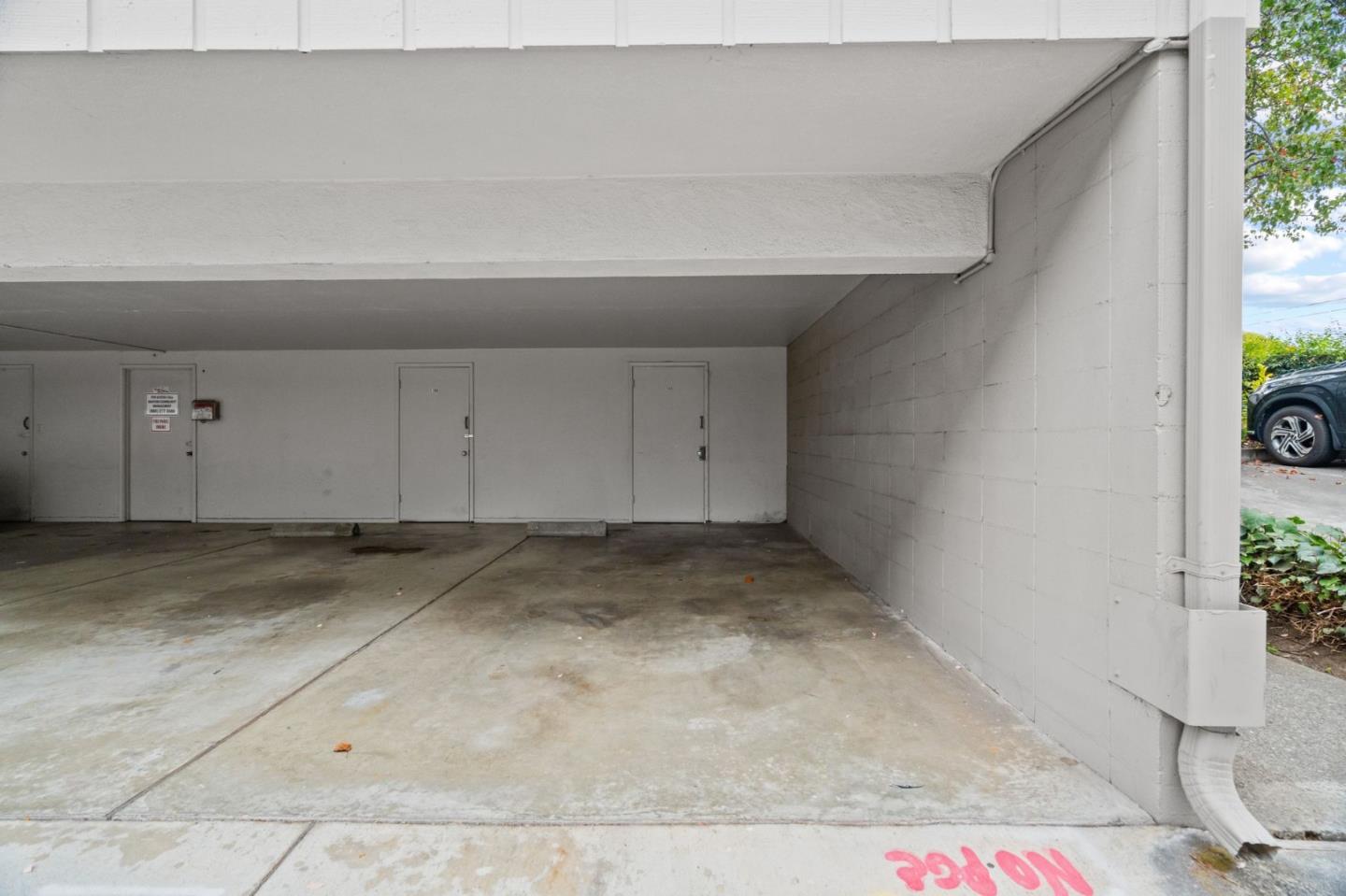 255 South Rengstorff Avenue 176