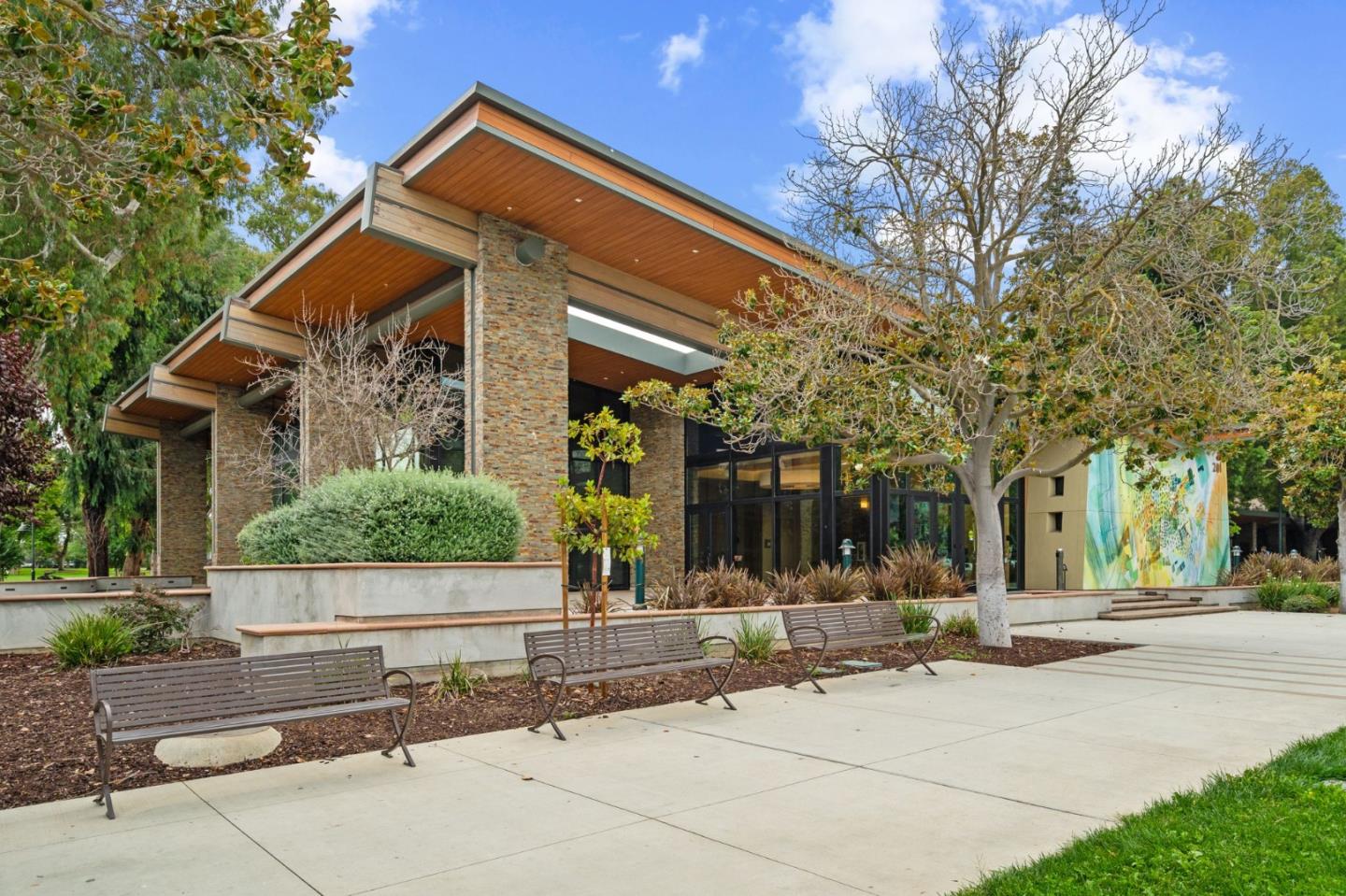 255 South Rengstorff Avenue 176