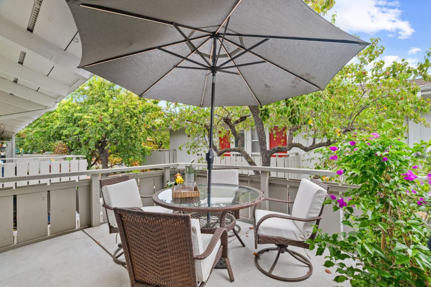 255 South Rengstorff Avenue 176