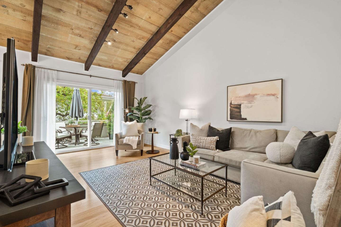 255 South Rengstorff Avenue 176