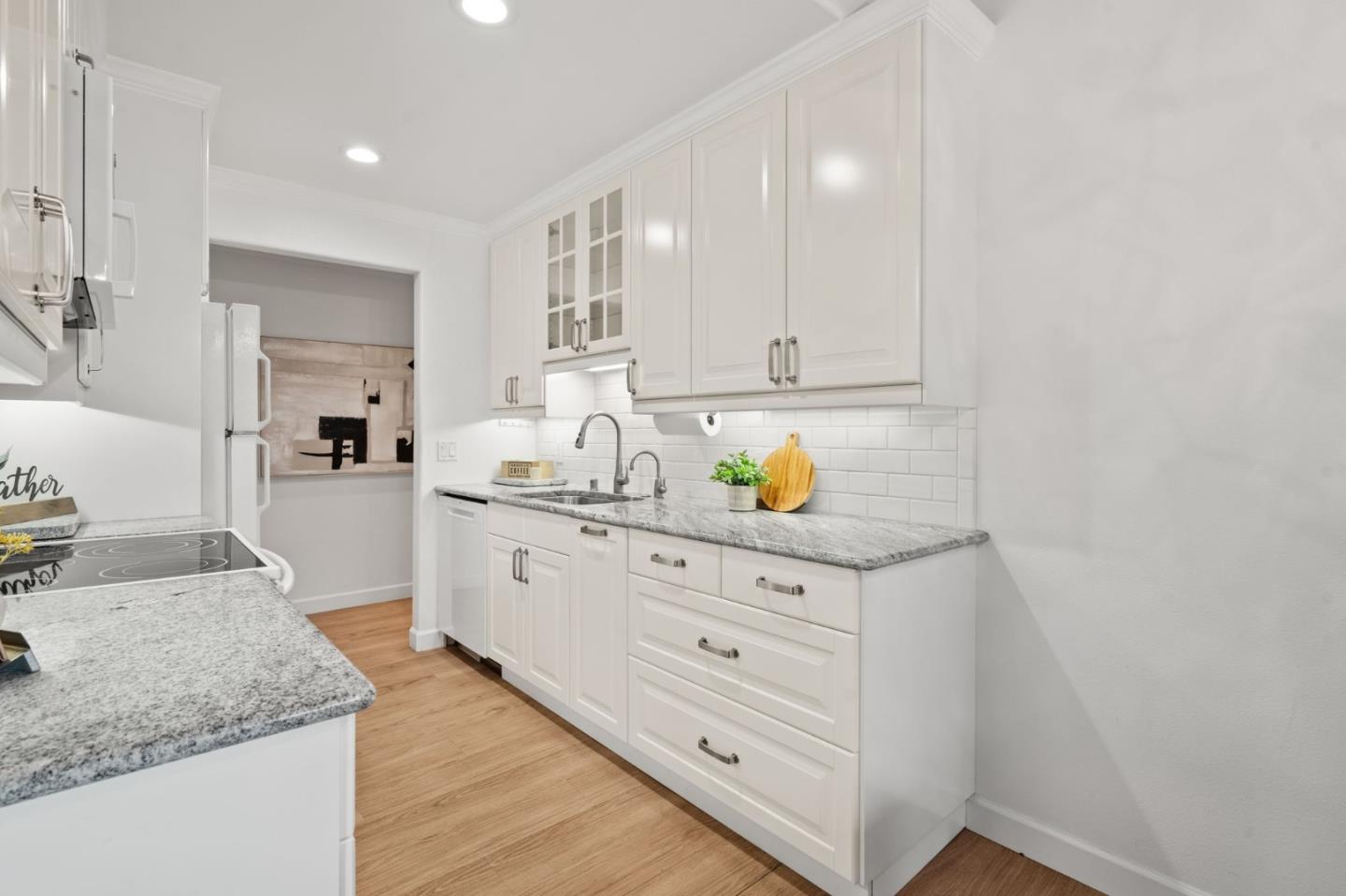 255 South Rengstorff Avenue 176