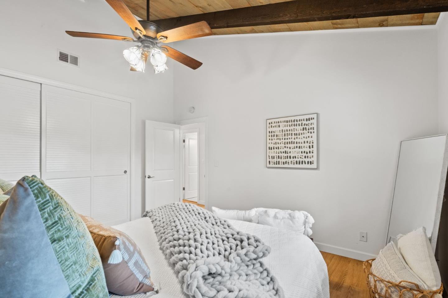255 South Rengstorff Avenue 176