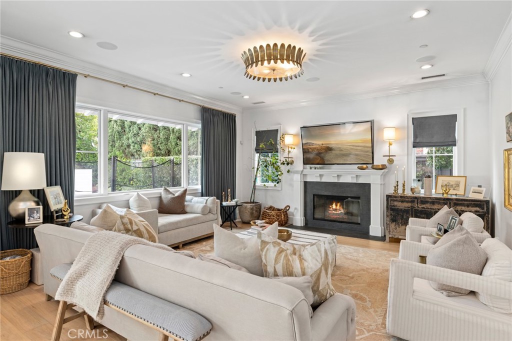 1718 Newport Hills Drive W