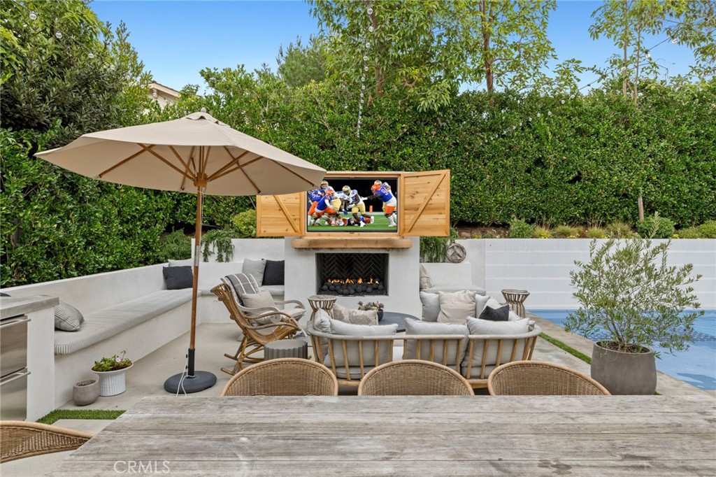 1718 Newport Hills Drive W