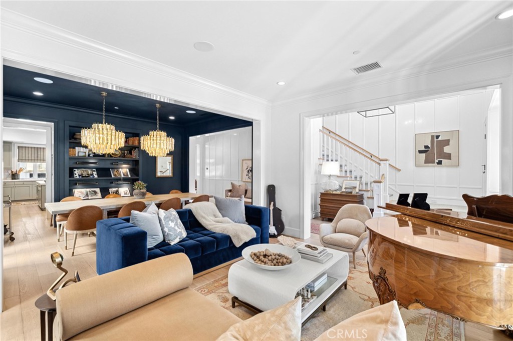 1718 Newport Hills Drive W