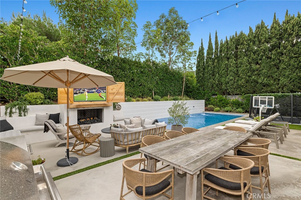 1718 Newport Hills Drive W