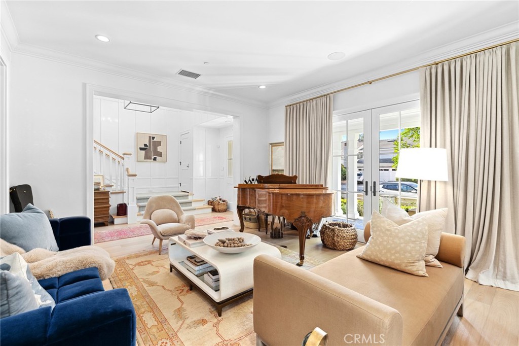 1718 Newport Hills Drive W