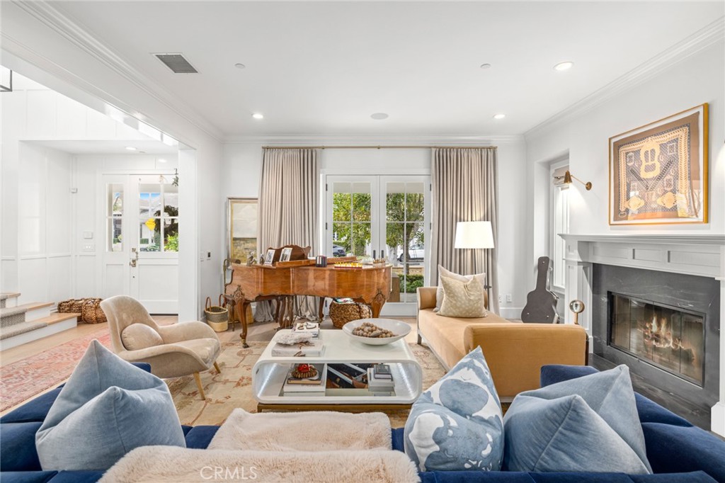 1718 Newport Hills Drive W