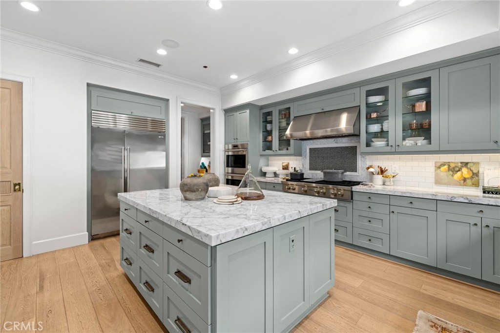 1718 Newport Hills Drive W