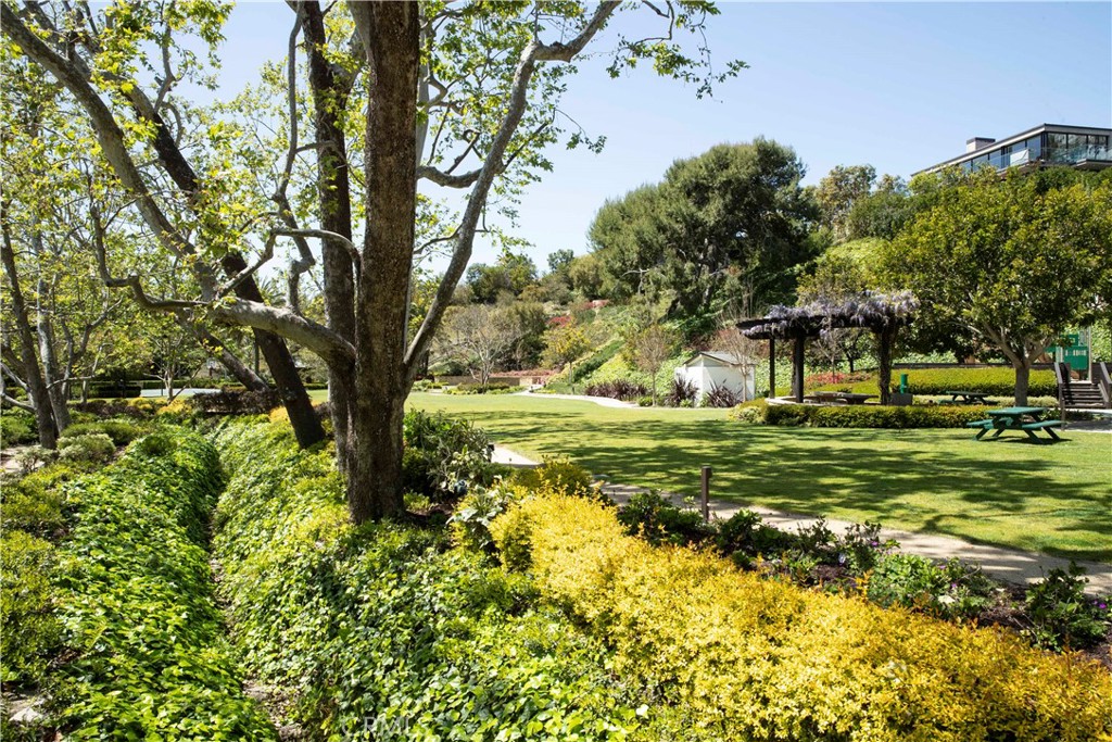 13 Emerald Bay