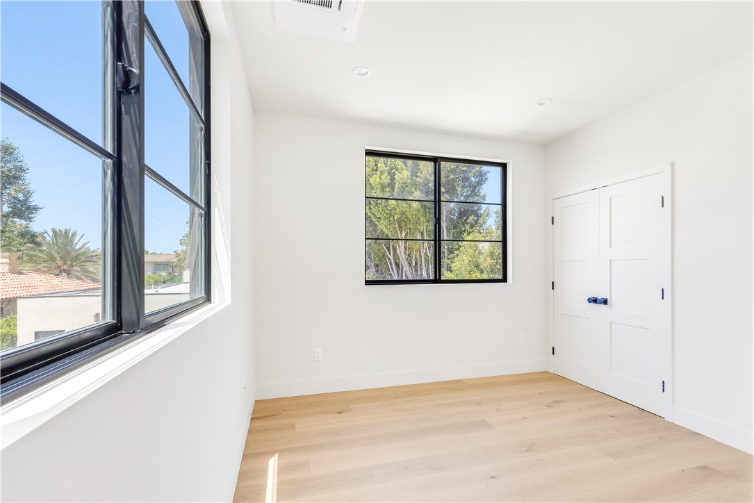 936 Orlando Avenue N