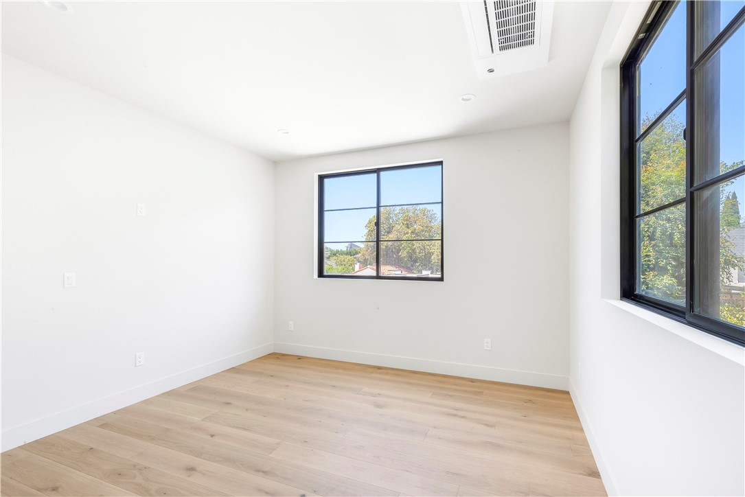 936 Orlando Avenue N