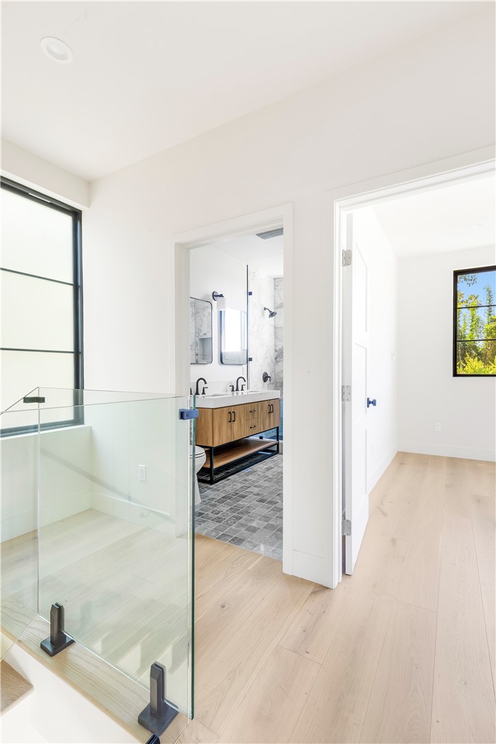 936 Orlando Avenue N