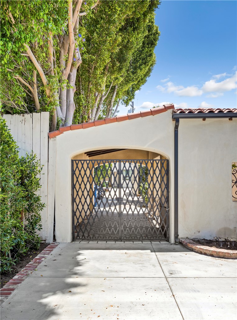 936 Orlando Avenue N