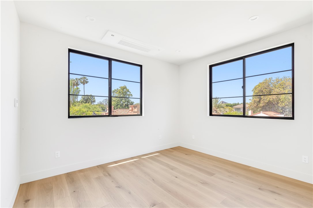 936 Orlando Avenue N