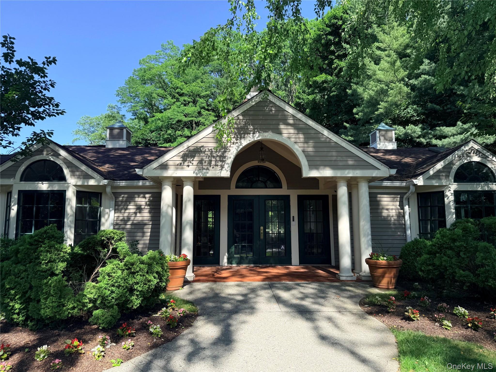 611 Pondside Drive