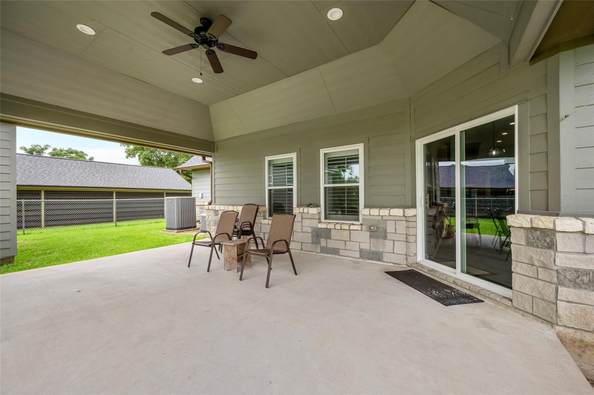 8133 N Fm 565