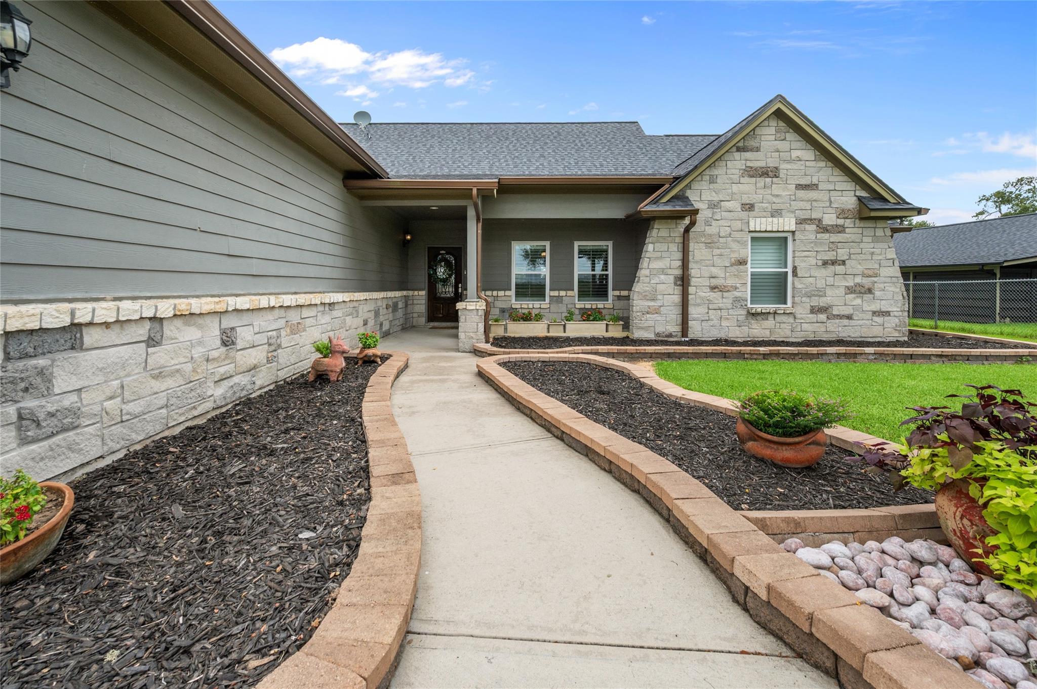 8133 N Fm 565