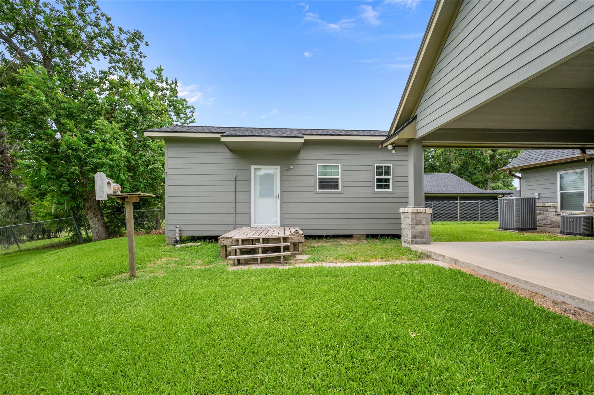 8133 N Fm 565
