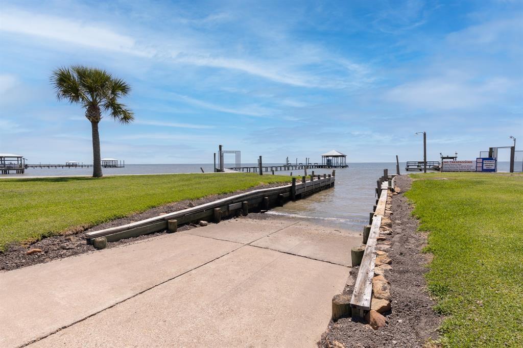 000 Mocking Bird Lane