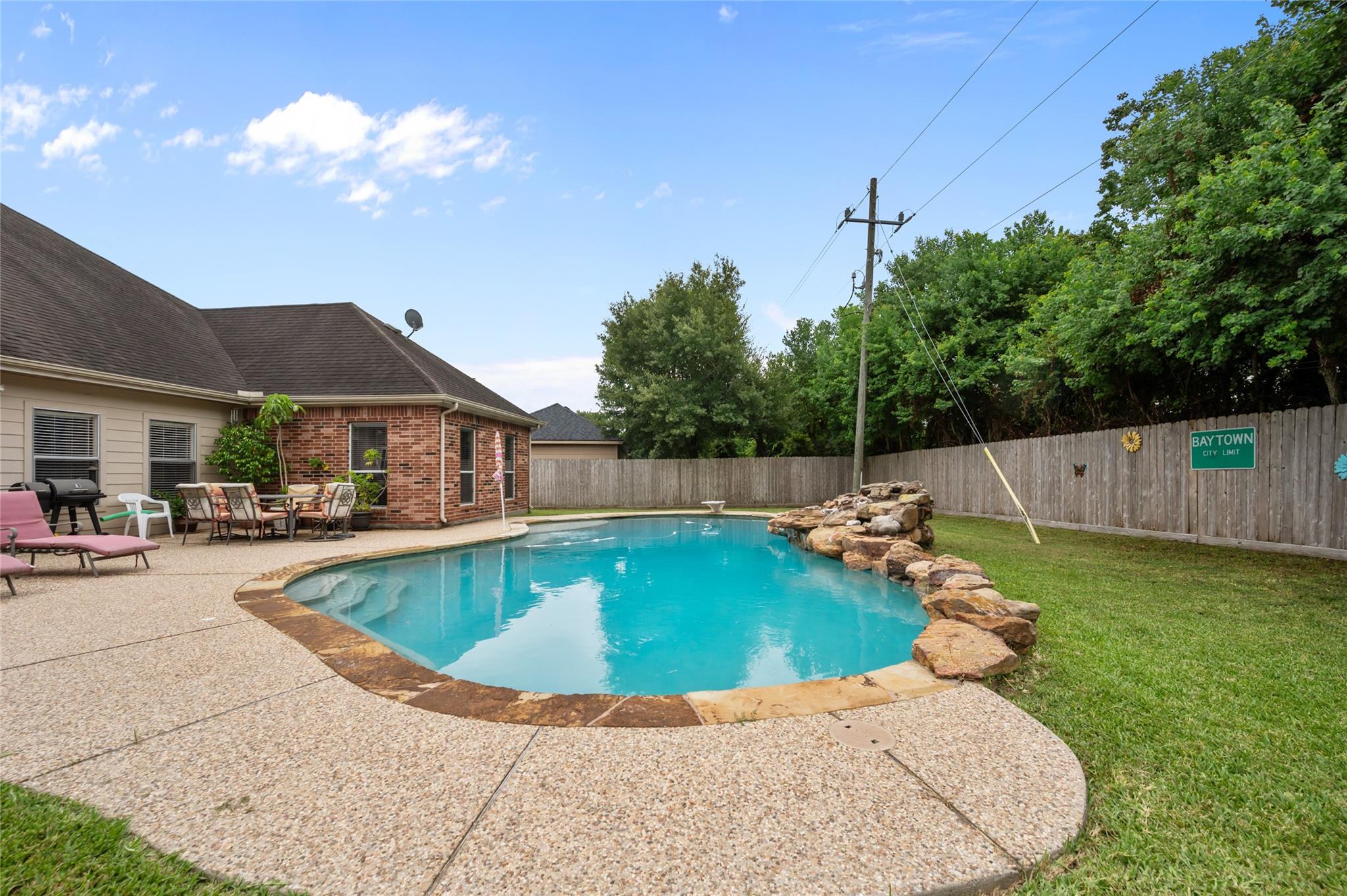 5115 Cove Creek