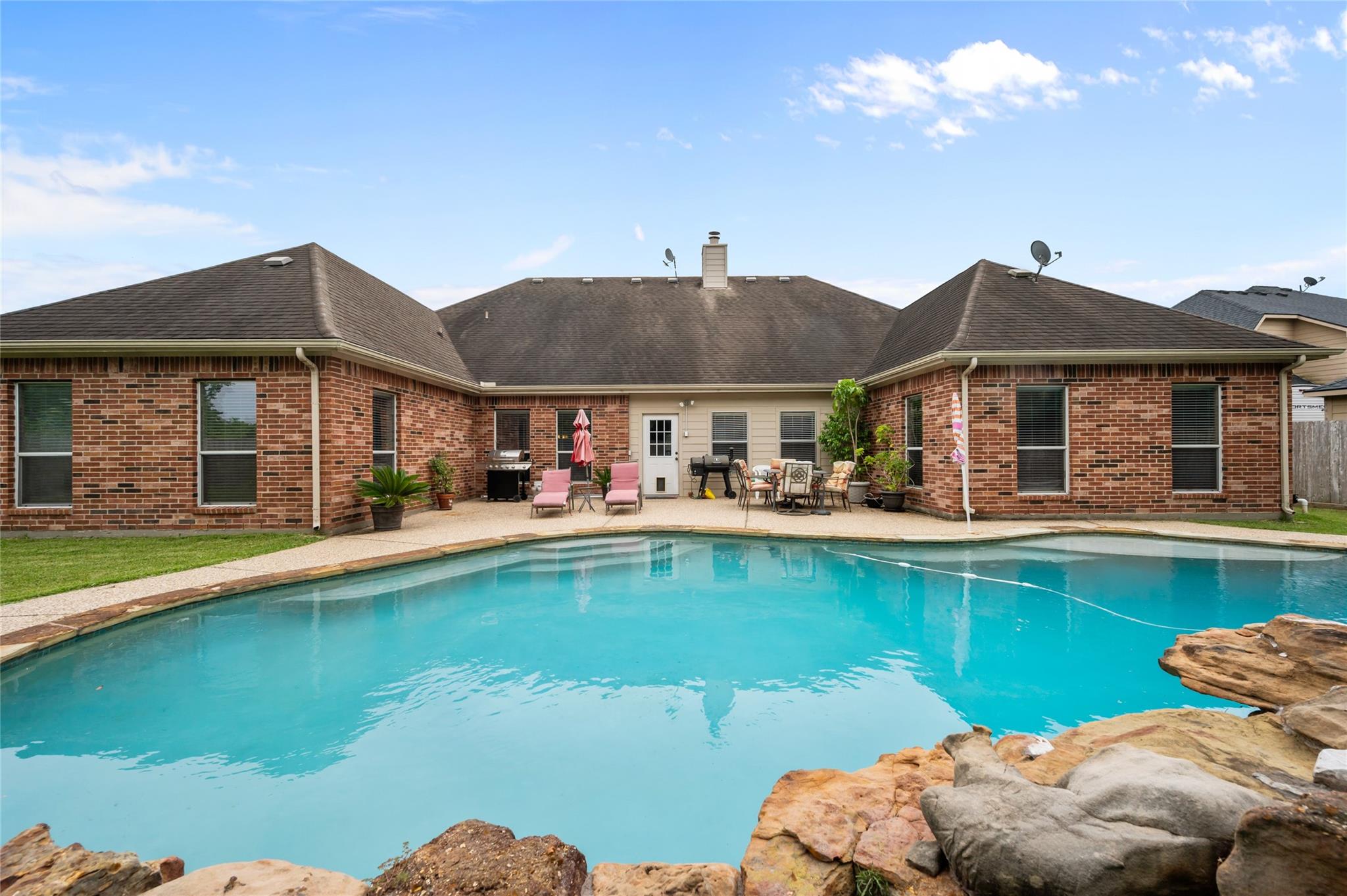 5115 Cove Creek