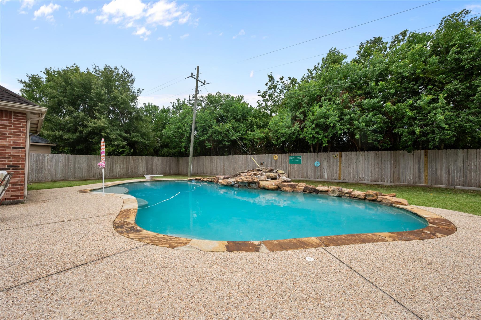 5115 Cove Creek