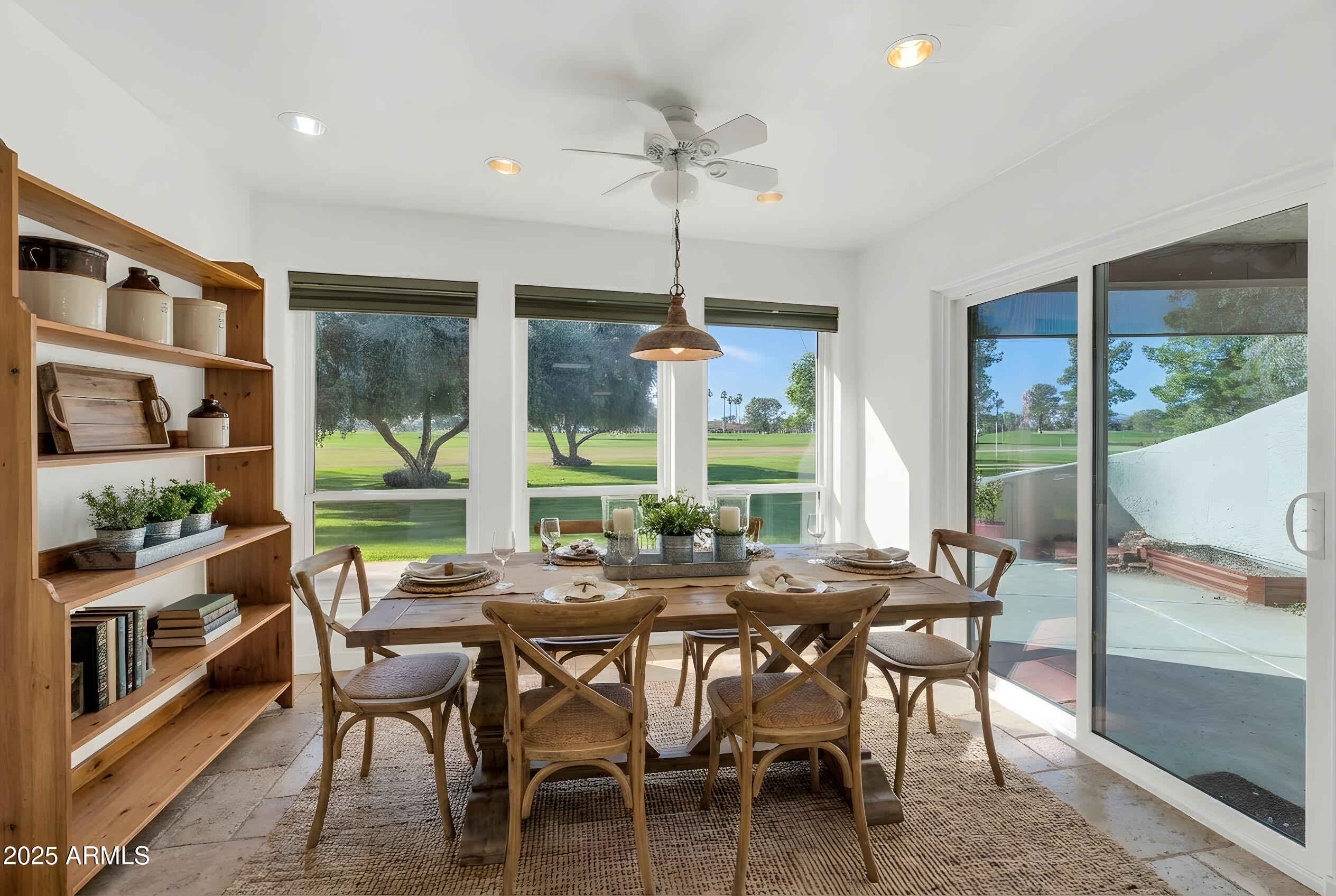 1035 N VISTA VERDE